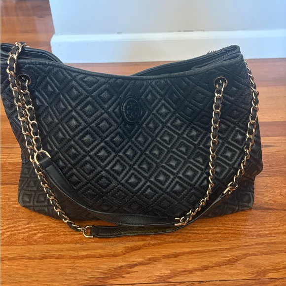 Quilted Chain-Handle Shoulder Bag - Black - Picture 2 of 7